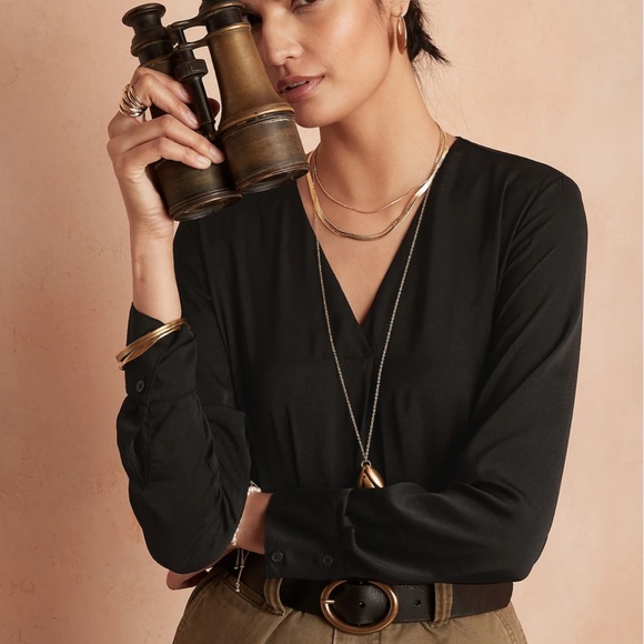 Banana Republic V neck long sleeve - Picture 4 of 4